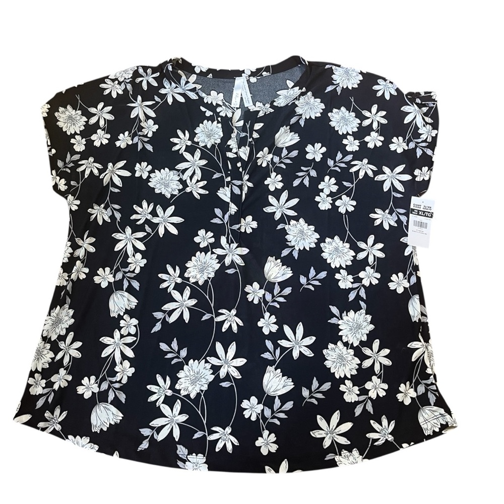 Floral Black and White Pullover Blouse